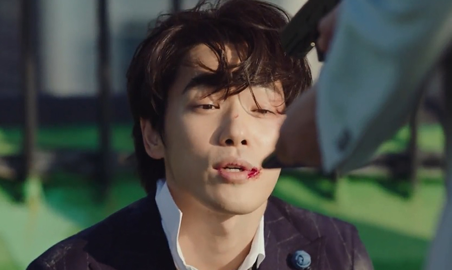 Seung-Jung asking Se-Hyeong for his mercy